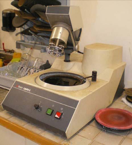 Εξοπλισμός Λείανσης και Στίλβωσης Για τη μεταλλογραφική παρατήρηση των δειγμάτων απαραίτητη ήταν η προετοιμασία της προς παρατήρηση