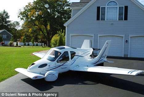 ΟΙ ΜΕΤΑΦΟΡΕΣ ΣΤΟ ΜΕΛΛΟΝ Ιπτάμενα αυτοκίνητα Από την δημιουργία του αυτοκινήτου ήρθε η ιδέα ότι κάποια στιγμή στο μέλλον θα υπάρξουν και ιπτάμενα αυτοκίνητα.