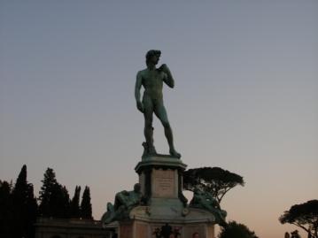 (Piazza dei Cavalieri) θαύμαζες την αρχιτεκτονική των μεσαιωνικών κτιρίων (Santo Stefano dei