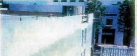 Εικόνα 3.17 Το έργο στην πλατεία Capitol στη φάση ολοκλήρωσης των τοιχείων, η χρωματική διαφορά είναι αποτέλεσμα της διαφορετικής τεχνικής αποπεράτωσης που χρησιμοποιήθηκε, για αρχιτεκτονικούς λόγους.