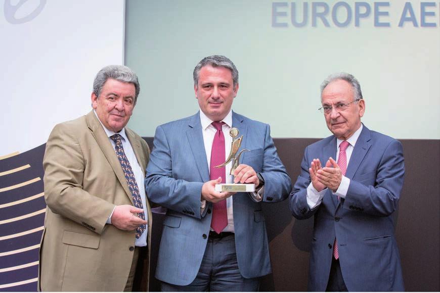 cover story m να ακολουθήσει το δρόμο για τη νέα της οικογένεια.