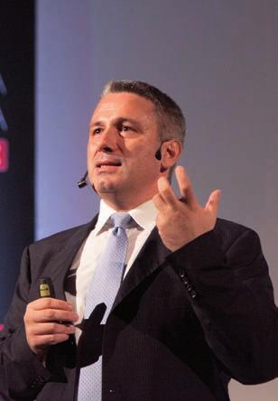 για μεγάλο χρονικό διάστημα στις αίθουσες διδασκαλίας με έχει κάνει να διαπιστώσω το πόσο δύσκολο είναι να κάνει κάποιος πράξη αυτά που δίδασκε.