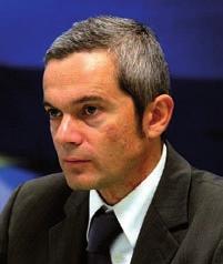 ΟΤΑΝ ΟΙ ΘΕΣΜΙΚΕΣ ΙΣΟΡΡΟΠΙΕΣ ΑΠΕΙΛΟΥΝ ΤΗΝ ΠΡΟΟΔΟ ΣΤΟ ΜΈΤΡΟ ΠΟΥ ΟΙ ΠΡΟΚΛΉΣΕΙΣ ΤΩΝ ΚΑΙΡΏΝ ΣΥΝΑΝΤΟΎΝ ΣΤΑΣΙΜΌΤΗΤΑ ΘΕΣΜΏΝ ΚΑΙ ΠΑΙΔΕΊΑΣ, Η ΠΡΌΟΔΟΣ ΠΑΡΑΜΕΡΊΖΕΤΑΙ ΚΑΙ Η ΚΟΙΝΩΝΊΑ ΑΦΟΠΛΊΖΕΤΑΙ ΠΝΕΥΜΑΤΙΚΆ.