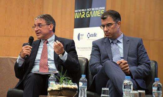 www.eede.grm 97 Οι κ. Ζ. Μηνά και Γ. Σκριμιζέας Ο πρόεδρος του ΤΗΓΕ, Νίκος Βασιλείου Οι συμμετέχοντες στη συζήτηση από αριστερά Ζ. Μηνά, Γ. Σκριμιζέας, Α. Γκίτση, Α. Αθανασόπουλος και Λ.