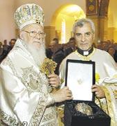 15 ΜΑΡΤΙΟΥ 15 ΑΠΡΙΛΙΟΥ 2004 ΟΡΘΟΔΟΞΟΣ ORTHODOX ΠΑΡΑΤΗΡΗΤΗΣ OBSERVER 17 φύλαξη, καλλιέργεια και προβολή της κληρονομιάς του Γένους» νοήματος εις την ζωή του.