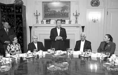 αντιπροέδρου Μπάιντεν, Αντονι Μπλίνκεν, τη διευθύντρια Ευρώπης του Συμβουλίου Εθνικής Ασφαλείας Ελίζαμπεθ Σέργουντ- Ράνταλ και τον υφυπουργό Εξωτερικών, Φίλιπ Γκόρντον.