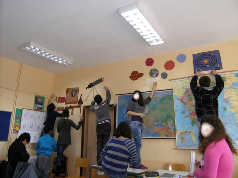 Εικ. 9 Τα παιδιά γεμίζουν τους τοίχους του