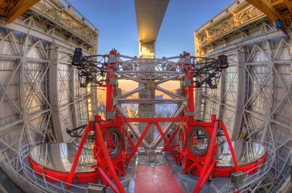 Large Binocular Telescope Περιλαμβάνει τα δύο μεγαλύτερα μονολιθικά