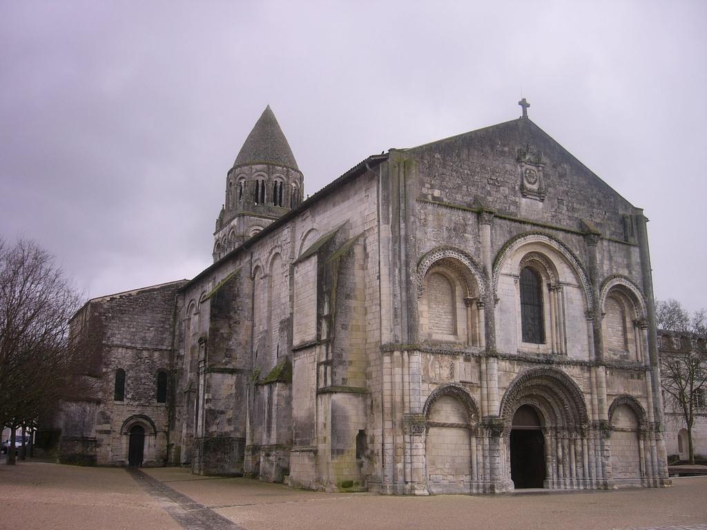 Saintes Abbeye aux Dames, Caen.