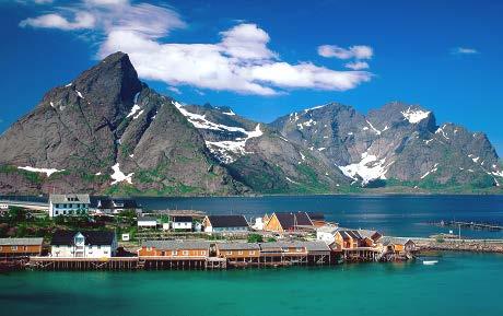 ΝΗΣΙΑ ΛΟΦΟΤΕΝ Τα Νησιά Λοφότεν σχηματίζουν ένα αρχιπέλαγος, που αποτελείται από πολλά μικρά νησάκια στα ανοικτά της βορειοδυτικής ακτής της Νορβηγίας.