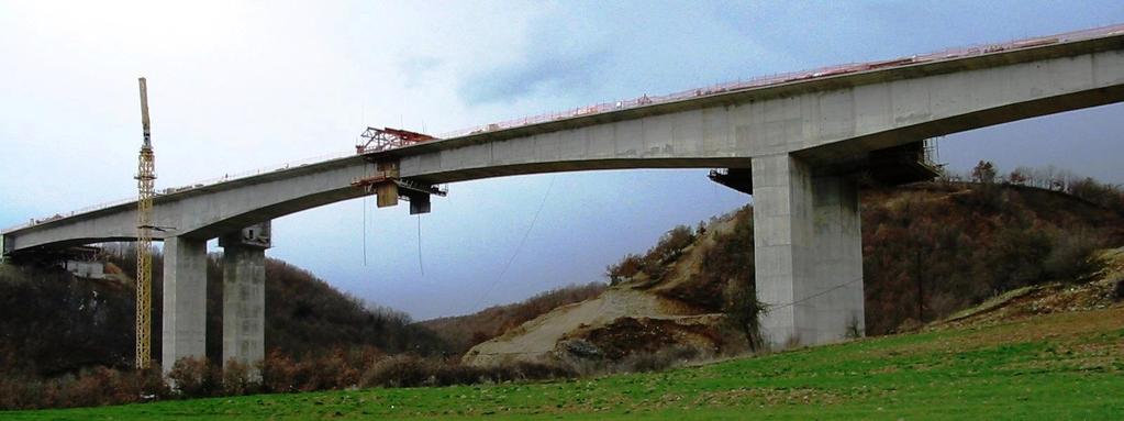 Πλεονεκτήματα Αποτελεί μια μέθοδο για την κατασκευή γεφυρών από σκυρόδεμα με άνοιγμα πάνω από 70m.