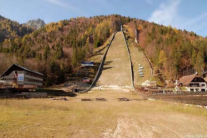 Letalnica je namreč bolj podobna gradbišču kot pa športnemu objektu.