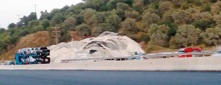 Ο καθηγητής αμφισβήτησε τις μετρήσεις του ΠΑΚΟΕ για τη μόλυνση των νερών κολύμβησης αλλά και για το πρόβλημα που έχει προκύψει με τον τοξικό αμίαντο στην παραλία του Δρεπάνου.
