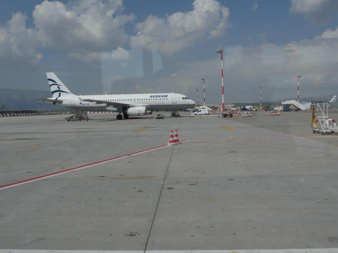 Με ξεναγό τον υπεύθυνο ασφαλείας του αεροδρομίου, η