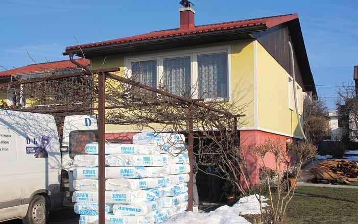 Glavna težava je dostopnost podstrešja, saj je za to namenjena le ena loputa, druga, še večja težava, pa je sama konstrukcija ostrešja, ki je samonosilno in zato zelo prepleteno, kar onemogoča