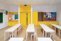 prostori z igrišči za prvo triado in šolo za otroke s posebnimi potrebami. Arhitektura novega šolskega objekta in zunanjih prostorov izhaja iz pravokotne geometrije obstoječe šole.