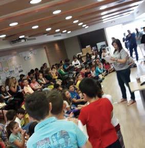 Βέβαια έγινε και ένα σύντομο διάλειμμα για βολτίτσα στον πεζόδρομο της Πριοβόλου και yummy τσουρεκάκι που πρόσφερε στα παιδιά και της κυρίες τους η Αρτοποιϊα Σούλης.