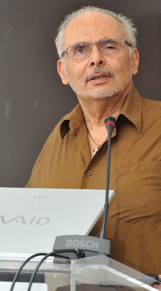 Από παιδί ακόμη, έδειξε στοιχεία μιας ανεπτυγμένης ευφυΐας που ξεπερνούσε το μέσο όρο. Οι γονείς του, του άφησαν τον χώρο να αναπτύξει τις δυνατότητες που είχε.