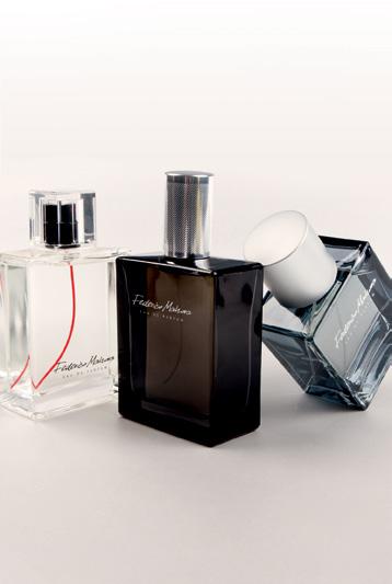 24-25 pentru 113,40 LEI COLECŢIA DE LUX BĂRBAŢI FM 335 Apă de parfum 1134,00 LEI/1 l expresiv, modern Note de vârf: palisandru, cardamon, piper Note de mijloc: vetiver, agar (oud) Note de bază: