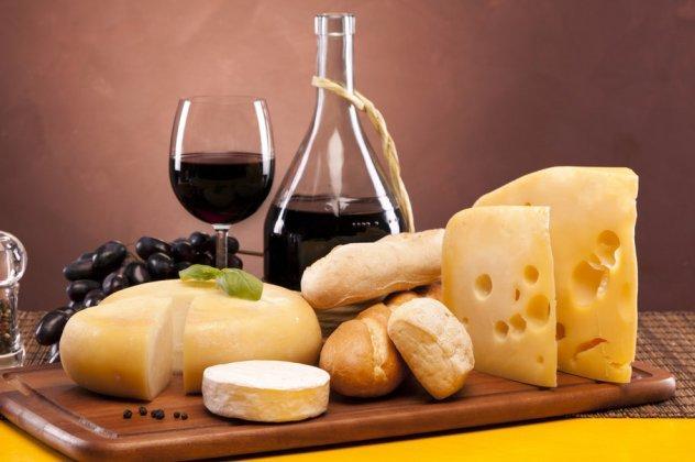 Γευστικές Προτάσεις Με Συνοδεία Οίνου Το Vinsanto είναι ένα γλυκό παχύρευστο κρασί, φρουτώδες και αρωματικό το οποίο δε συνοδεύει κύρια πιάτα