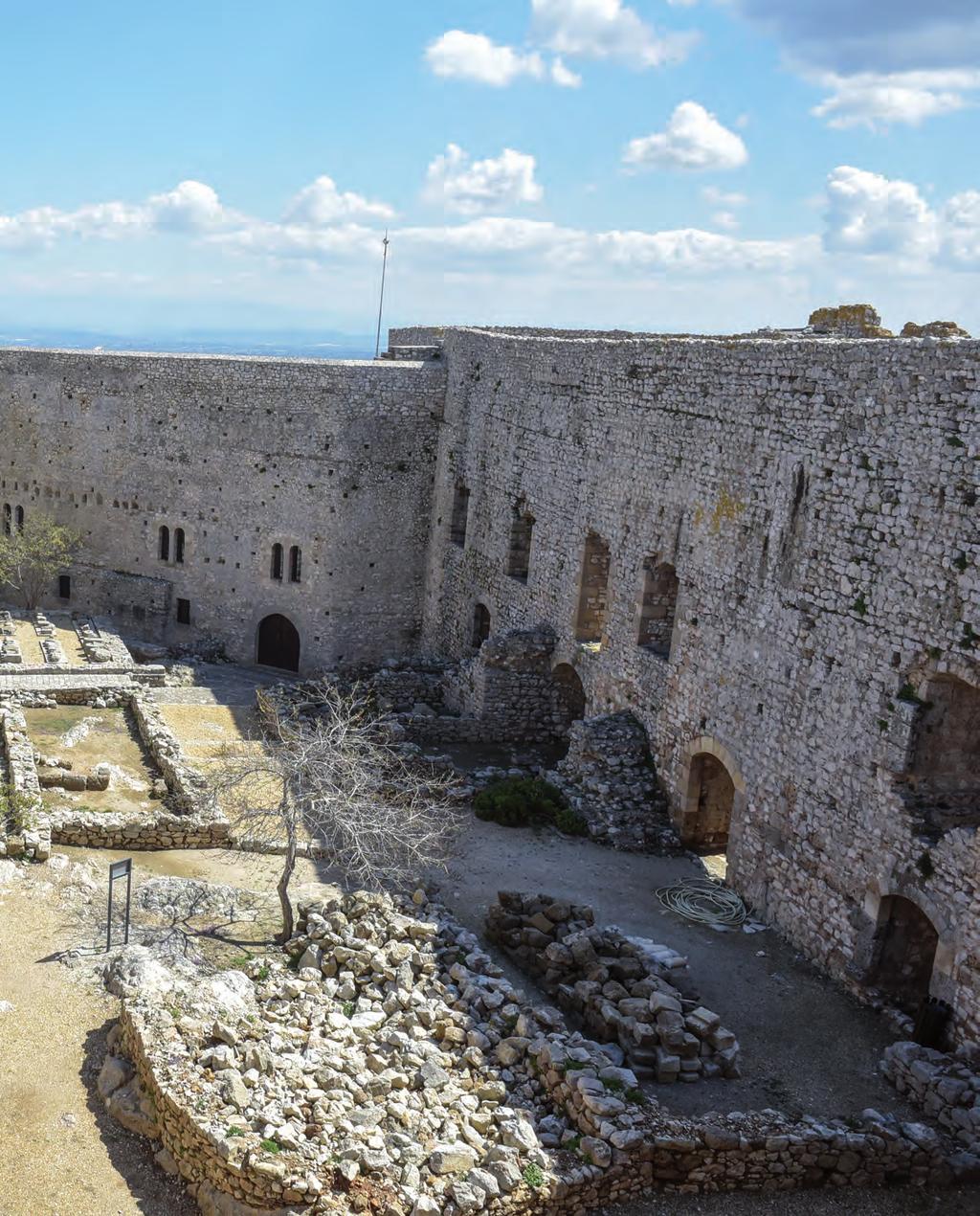7 Αίθουσες και κεντρική αυλή εσωτερικού