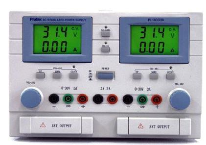 5 mv pe tensiune şi 2 ma pe curent, afişaj LCD 4 digiţi (pentru U şi I), protecţie la supratensiune şi scurtcircuit, alimentare la 220V c.a. ± 10% (50 60 Hz), construită în tehnologie SMD, posibilitate conectare serie / paralel.