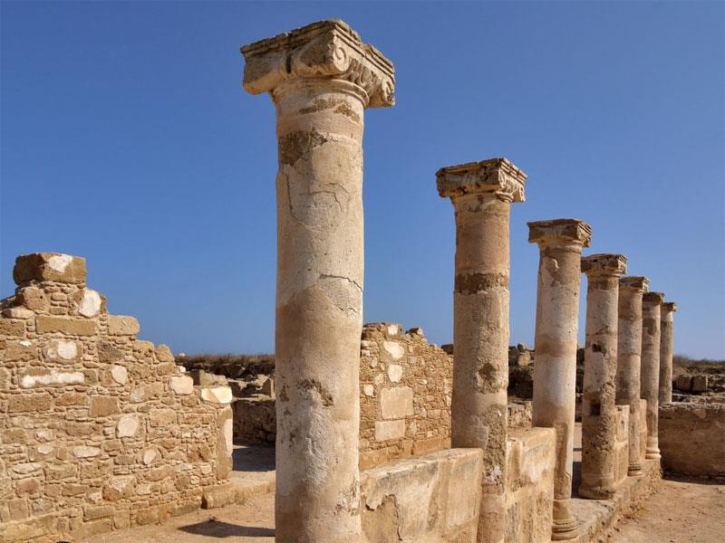 Το Αρχαιολογικό Πάρκο περιλαμβάνει τις 4 οικίες: των Διόνυσου, Θησέα, Αιώνα και Ορφέα, με τα