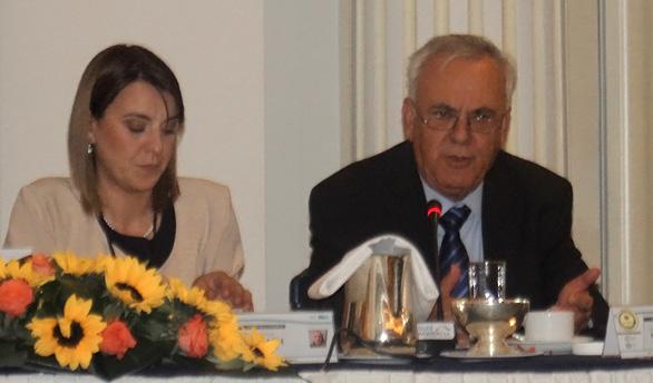 2. «ΚΟΚΚΙΝΑ» ΧΡΕΗ ΤΟ ΠΟΛΙΤΙΚΟ ΠΛΑΙΣΙΟ ΛΥΣΗΣ Το ζήτημα όμως των μη εξυπηρετούμενων δανείων δεν αφορά μόνο τις προοπτικές της απασχόλησης και της ανάπτυξης.