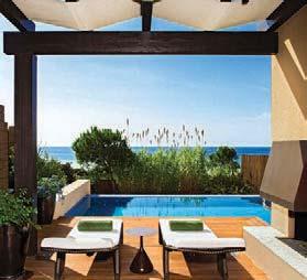 Το Anax lounge, με τη σαγηνευτική θέα στο ηλιοβασίλεμα, είναι ιδανική πρόταση για ένα Luxury Collection Cocktail πριν το δείπνο σας, ενώ στο εστιατόριο Barbouni θα γευτείτε φρέσκα ψάρια, ψημένα όπως