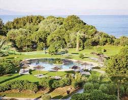 Τα δωμάτια και οι σουίτες του Nikki Beach έχουν μοντέρνα επίπλωση και απρόσκοπτη θέα στη θάλασσα.