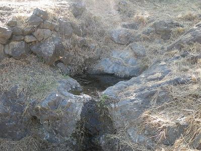 φυσικές πηγές οι οποίες στο παρελθόν καθαρίζονταν από τον άνθρωπο, για την εξυπηρέτηση των συμφερόντων του και τις οποίες εκμεταλλευόταν και η άγρια πανίδα.