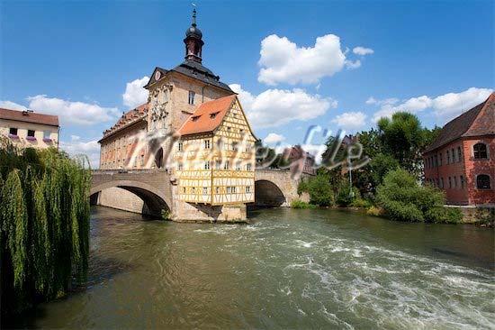 Πιθανοτικό πλαίσιο Germany, Bavaria, Franconia, Bamberg, Old City Hall over river Πιθανοτικό πλαίσιο Ανάλυση διακινδύνευσης Στάθµη πληµµύρας 1 ετών Στάθµη πληµµύρας Συνήθης στάθµη Η πιθανότητα R να