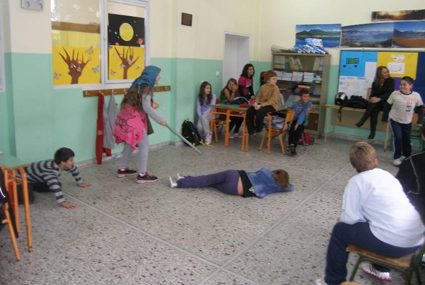 Αυτοσχεδιασμοί πάνω σε ένα επιλεγμένο περιβαλλοντικό πρόβλημα Ξεκινήσαμε τη συνάντηση κάνοντας κάποια παιχνίδια για ζέσταμα και ενεργοποίηση.