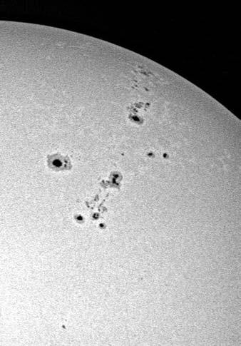 SONCE, LUNA... V FEBRUARJU :asi v efemeridah so v srednjeevropskem ;asu. Izra;unani so za Ljubljano in matemati;ni horizont.