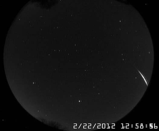 Radiant antihelija je velik in difuzen izvor meteorske aktivnosti ter zavzema ovalno obmo je pribli no 30 stopinj po eklipti ni dol ini in 15 stopinj po eklipti ni irini, s sredi - em pribli no 10 do
