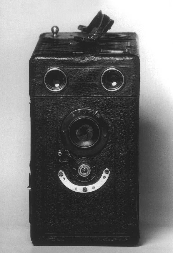 ΟΤΑΝ ΕΙΝΑΙ ΣΩΣΤΟ, ΚΑΝΕΙ «ΚΛΙΚ». Το 1881 ο Τζορτζ Ίστµαν, νεαρός υπάλληλος τότε, αποχώρησε από τη σίγουρη δουλειά του σε µια τοπική τράπεζα για να ιδρύσει µια φωτογραφική εταιρεία.