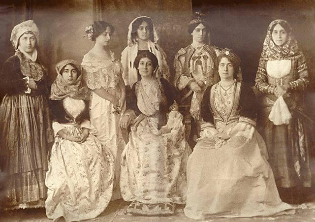 -1920 / Ιδρύεται ο «Σύνδεσμος για τα δικαιώματα της γυναικός», που ήταν και τμήμα της διεθνούς οργάνωσης υπέρ της γυναικείας ψήφου «International Woman Suffrage Alliance».