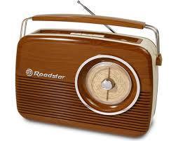 Ραδιόφωνο To ραδιόφωνο είναι η συσκευή που λειτουργεί ως "ραδιοδέκτης - μετατροπέας" όπου λαμβάνοντας τις ραδιοφωνικές εκπομπές των