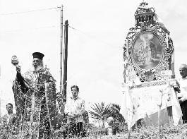 Πρόκειται για την πιο μεγάλη σε διαδρομή λιτανεία του Αγίου, καθώς το Ιερό Σκήνωμα περιφέρεται κατά μήκος της νοητής γραμμής των παλαιών Ενετικών τειχών της πόλης, με αρκετές στάσεις για δεήσεις και