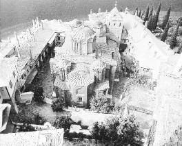 Το Καθολικό χτίστηκε το 1746 πάνω στο παλιό που είχε πέσει και τιμάται στον Ευαγγελισμό της Θεοτόκου. Η τοιχογράφηση του αποπερατώθηκε το 1752 και του εξωνάρθηκα το 1765.