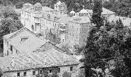 Το Καθολικό της Μονής είναι αφιερωμένο στην μνήμη του Αγίου Στεφάνου (27 Δεκεμβρίου).