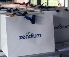 Δημοσιογραφικό υλικό: - Press kit με προϊόντα Zendium, το οποίο σχεδιάστηκε από την εταιρεία μας - USB με Δελτίο Τύπου και φωτογραφικό υλικό - Δώρο
