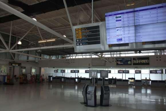 Područje za prihvat i otpremu prtljage nalazi se ispod dvorane za registraciju putnika.