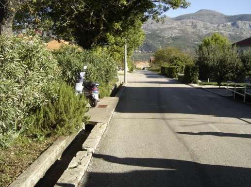 Unutar obuhvata Plana, a izvan zone zračne luke Dubrovnik nalazi se; - lokalna prometnica Čilipi - Ljuta (L-69053).