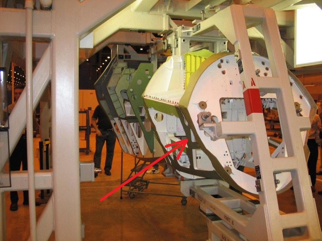 3) GEAR BAY Το αντικείμενο μας είναι αυτό που δείχνει το κόκκινο βελάκι, παρατηρούμε μικροδιαφορές
