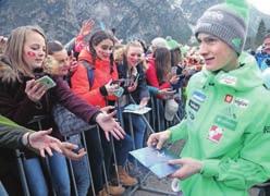 Med najstnicami najbolj zaželen Domen Prevc Četrtek je bil v Planici v znamenju otrok in šolarjev.