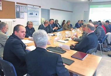 Na znamkah sta predstavljena permski fosil, luknjičarka iz Dovžanove soteske in lep kristal kremena iz Logatca. Na ovojnicah so prav tako prikazani kristali kremena in miocenski fosilni kačjerep.