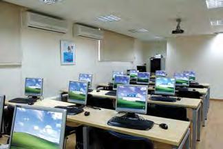 Εκτός από τα βιβλία, η βιβλιοθήκη του KES College περιλαμβάνει βιντεοκασέτες, CDs, DVDs, σύνδεση µε το διαδίκτυο και πληθώρα περιοδικών αντίστοιχων με τα προγράμματα σπουδών που λειτουργούν στο