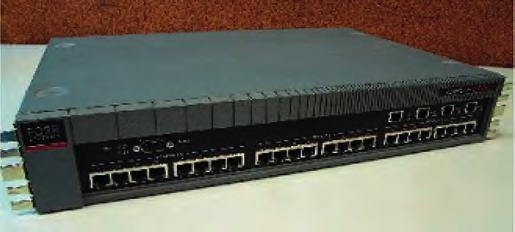 Εικ. 5.10 Διανομέας Ethernet. Διαφορές μεταξύ HUB και Switch Τα Hub επιτρέπουν στους υπολογιστές ενός δικτύου να επικοινωνούν μεταξύ τους.
