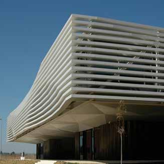 Naše reference Prednosti Edificio contenedor de institutos Zgrada Sektora za razvoj i usavršavanje 15 x VRV IV